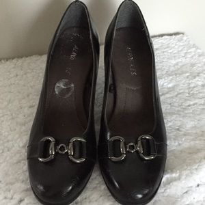 Aerosols Black Pump size 8